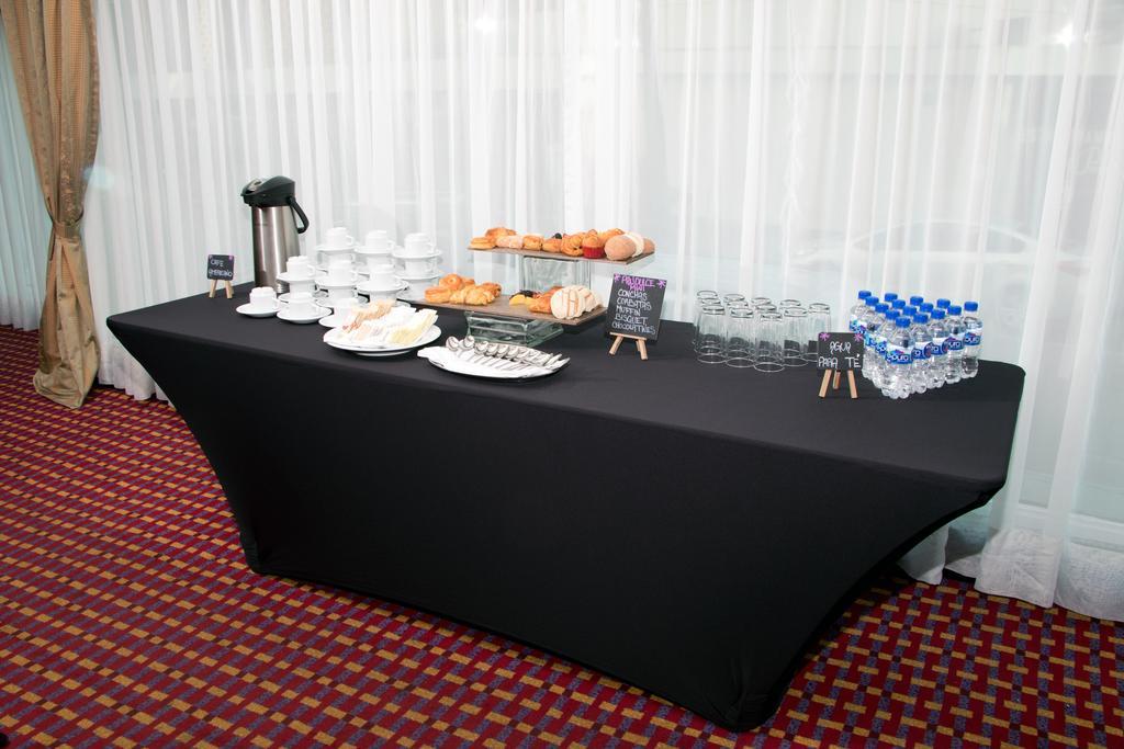 Emporio Reforma Hotell Mexico by Eksteriør bilde A table with a black tablecloth
