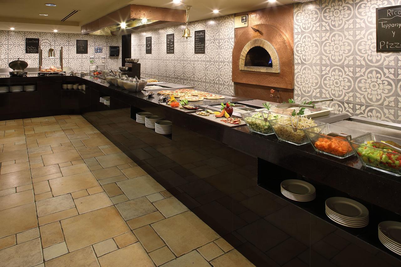 Emporio Reforma Hotell Mexico by Eksteriør bilde A buffet at a restaurant