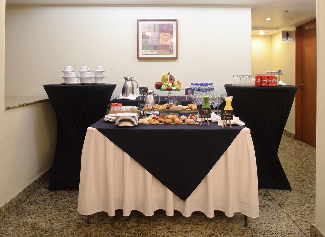 Emporio Reforma Hotell Mexico by Eksteriør bilde A buffet table