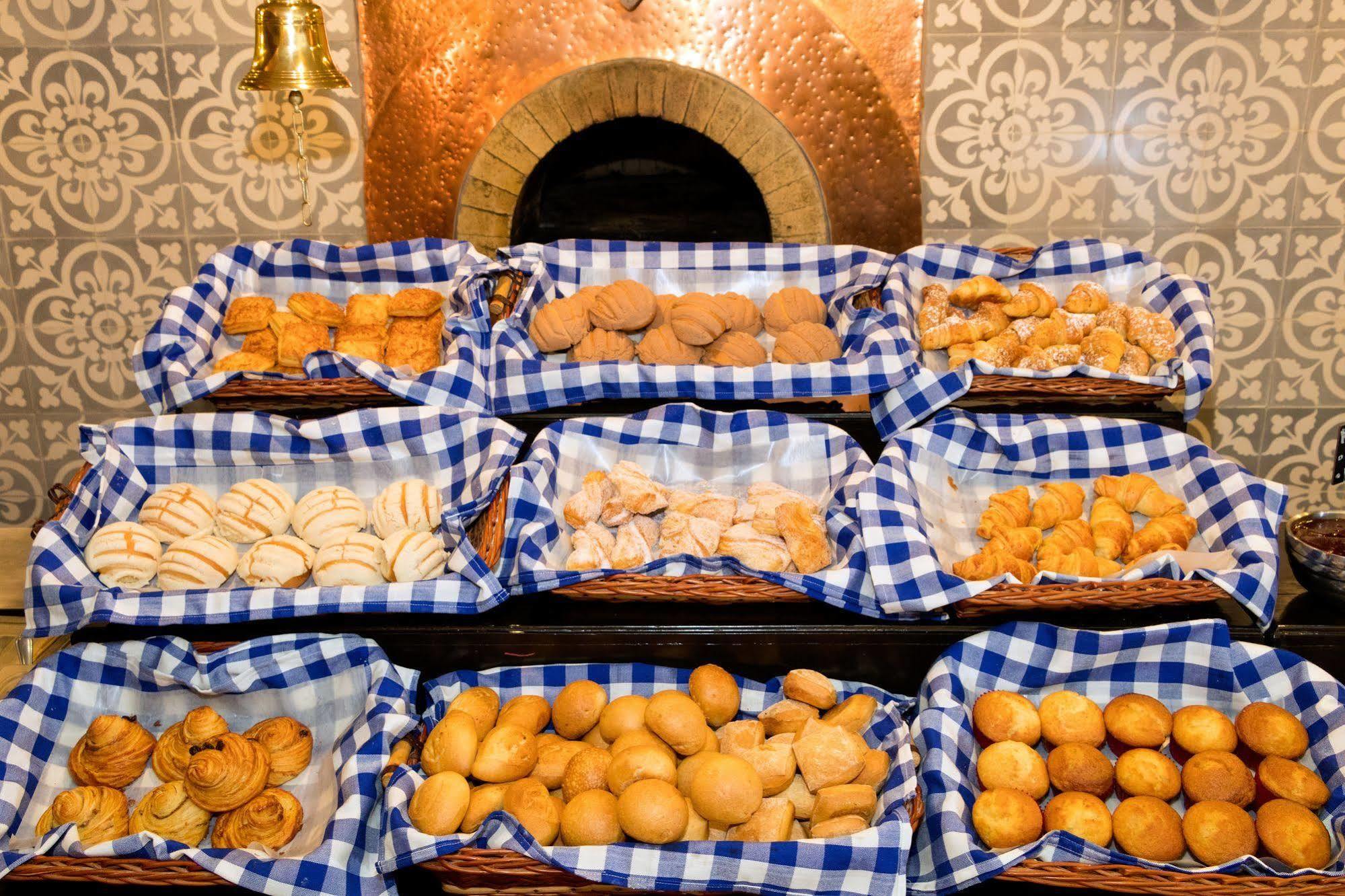 Emporio Reforma Hotell Mexico by Eksteriør bilde Buns and pastries